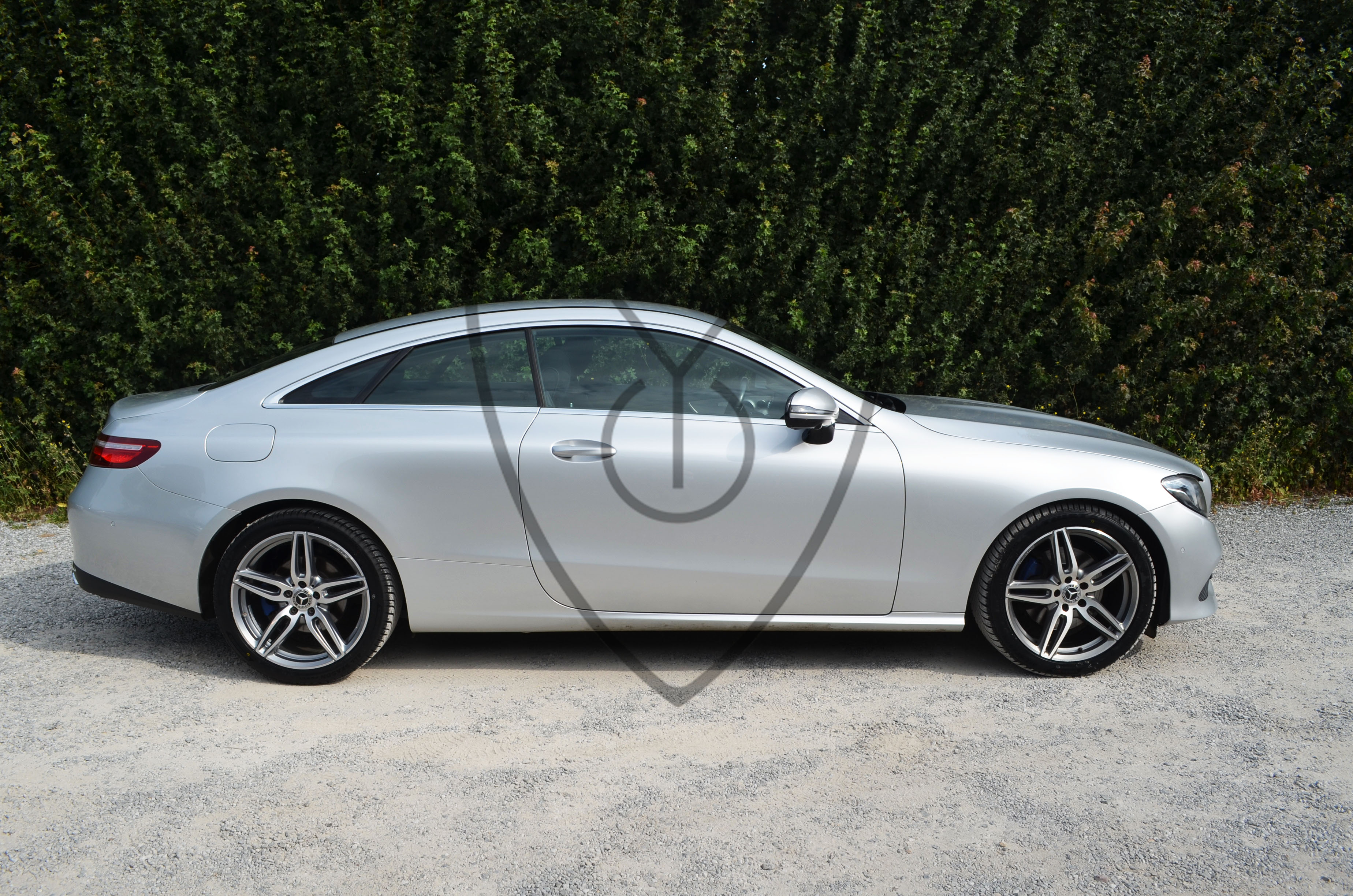 MERCEDES-BENZ-E220 — image 30